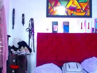 louisenails Live Webcam on CamSoda