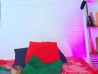 louisenails Live Webcam on CamSoda