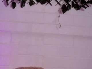 louisenails live cam — abs, oil, mature