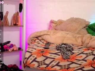 louisenails live webcam show