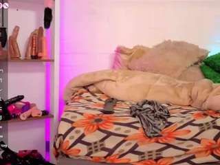 louisenails live webcam show