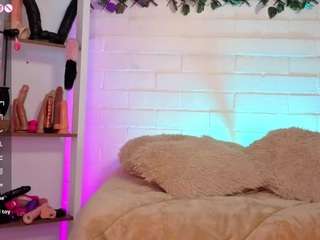 louisenails live webcam show