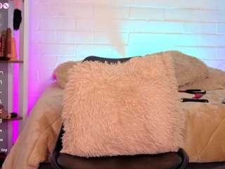 louisenails live webcam show