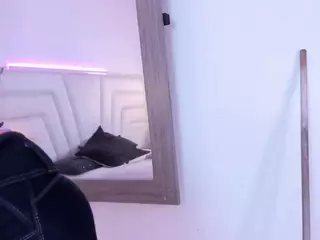 louisenails's Live Sex Cam Show