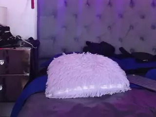 louisenails's Live Sex Cam Show