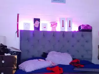 louisenails's Live Sex Cam Show