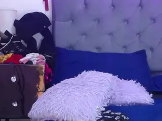 louisenails's Live Sex Cam Show