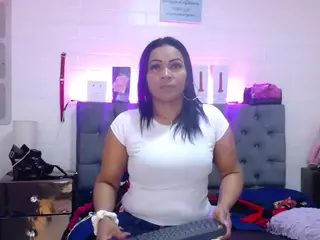 louisenails's Live Sex Cam Show