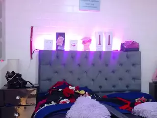 louisenails's Live Sex Cam Show