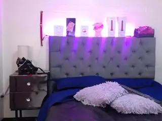 louisenails's Live Sex Cam Show