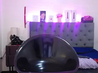 louisenails's Live Sex Cam Show