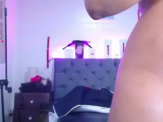 louisenails's Live Sex Cam Show