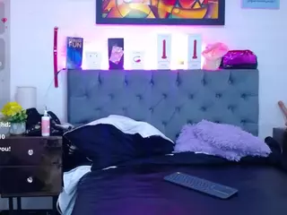 louisenails's Live Sex Cam Show