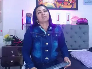 louisenails's Live Sex Cam Show