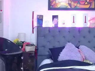 louisenails's Live Sex Cam Show