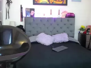 louisenails's Live Sex Cam Show