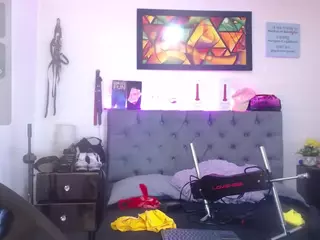 louisenails's Live Sex Cam Show
