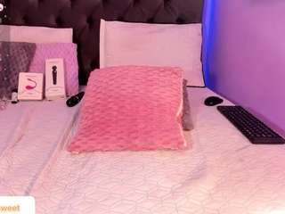 daniela-tovar Live Webcam on CamSoda