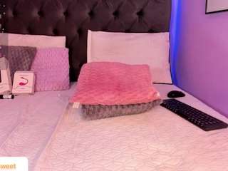 daniela-tovar Live Webcam on CamSoda