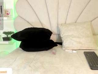 daniela-tovar Live Webcam on CamSoda