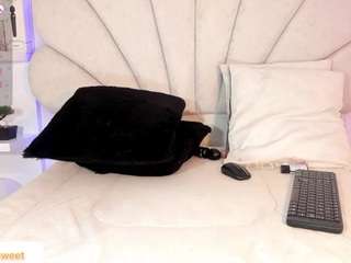 daniela-tovar Live Webcam on CamSoda