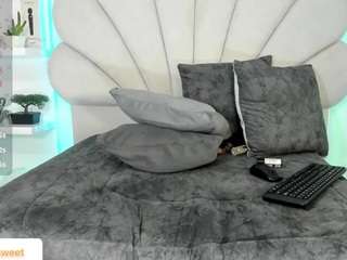 daniela-tovar Live Webcam on CamSoda