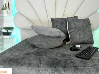 daniela-tovar Live Webcam on CamSoda