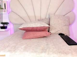 daniela-tovar's CamSoda show and profile