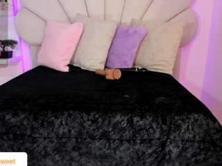 daniela-tovar Live Webcam on CamSoda