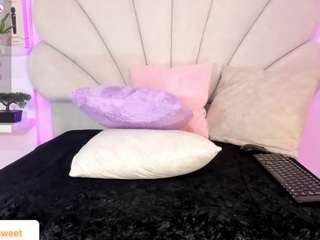 daniela-tovar's CamSoda show and profile