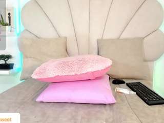 daniela-tovar's CamSoda show and profile