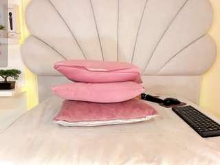 le modèle daniela-tovar est en webcam porno dans un show sur le site camsoda, il possède les tags suivants: anal toys,average,young adult,teen (18+),tease,tattoos,spank,orgasm,no drinking,cumshot,colombia,brown eyes,black hair,big cock,big balls,big tits,hd,latina
