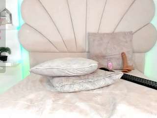 daniela-tovar's live room