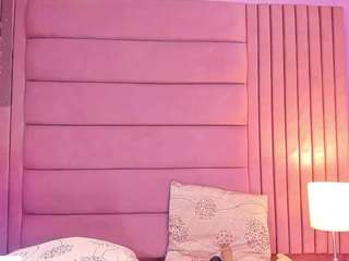 daniela-tovar's live room