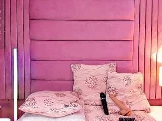 daniela-tovar's live room