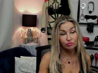 Mature Solo Stripping camsoda luxcrystal