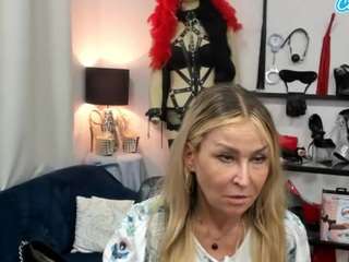 luxcrystal Live Webcam on CamSoda