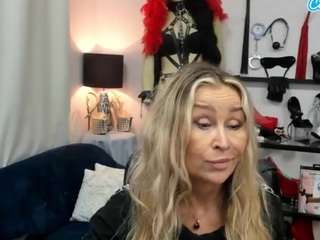 luxcrystal Live Webcam on CamSoda