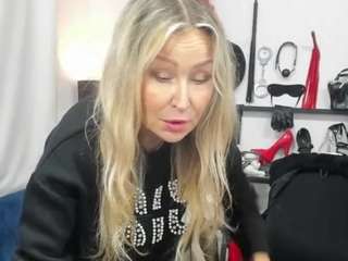 luxcrystal Live Webcam on CamSoda
