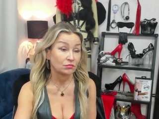 luxcrystal Live Webcam on CamSoda