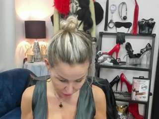 luxcrystal from CamSoda is Freechat