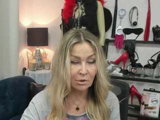 luxcrystal webcam model