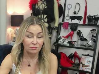 luxcrystal Live Webcam on CamSoda