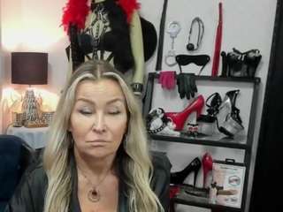 luxcrystal Live Webcam on CamSoda