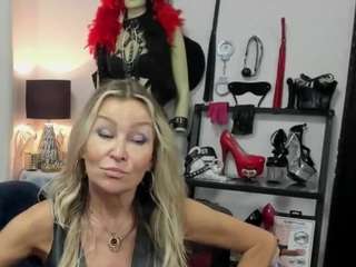 luxCrystal live webcam show
