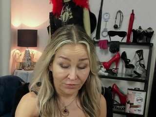 luxcrystal's live room