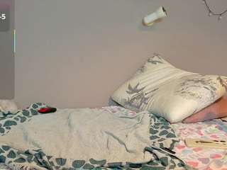 Live webcam model alinacandyx on Soda Cams