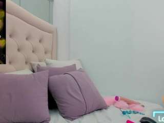 le modèle larissa-rosee est en webcam porno dans un show sur le site camsoda, il possède les tags suivants: anal,no smoking,young adult,voyeur,twerk,teen-18,tattoos,spank,small tits,shaved pussy,sexy,sex toys,red hair,petite,no drinking,ass,nature,naked,lush,fingers