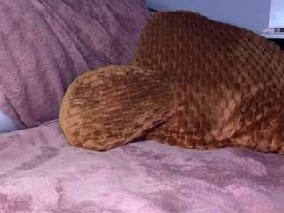 therealoshunqueen webcam model