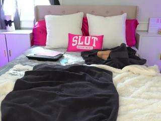 emmagray01's CamSoda show and profile